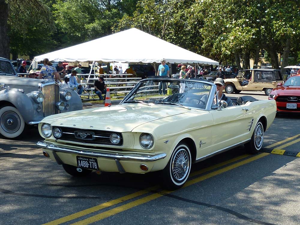 54th Annual AACA Richmond Collector Car Show and Swap Meet/P2170797