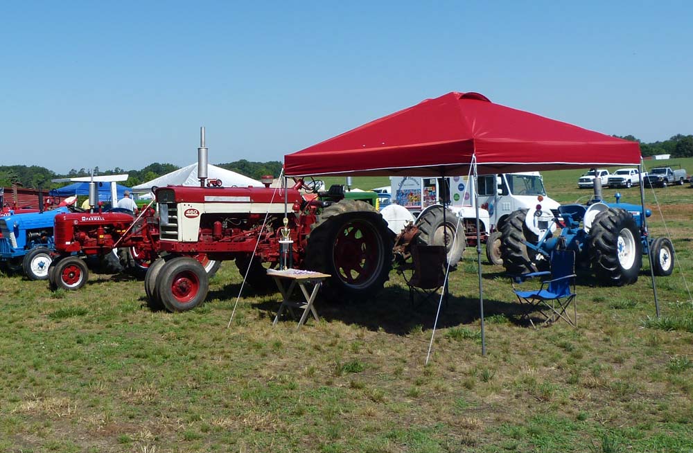 Gilmanor Farms Antique Tractor and Cruise In Car Show/P2030019